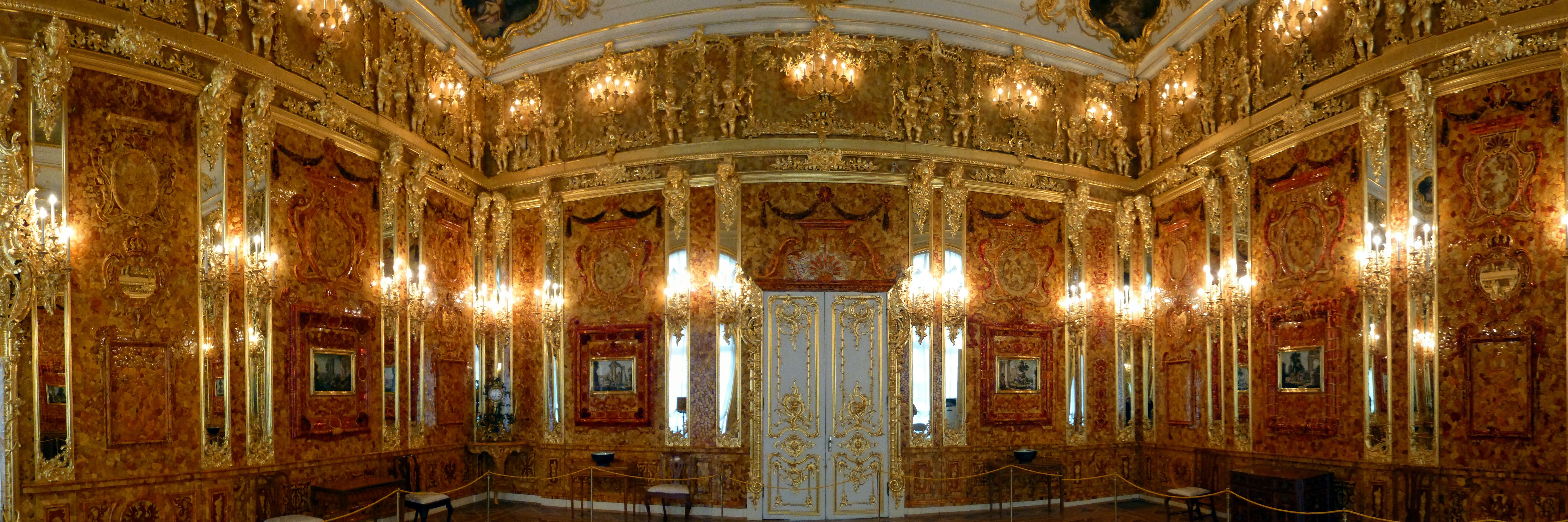Panoramic photo of the existing archived amber room 